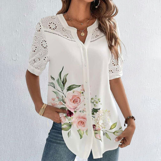 Chemise blanche à dentelle et motif floral