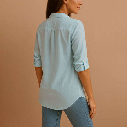 Chemise bleu classique et intemporelle