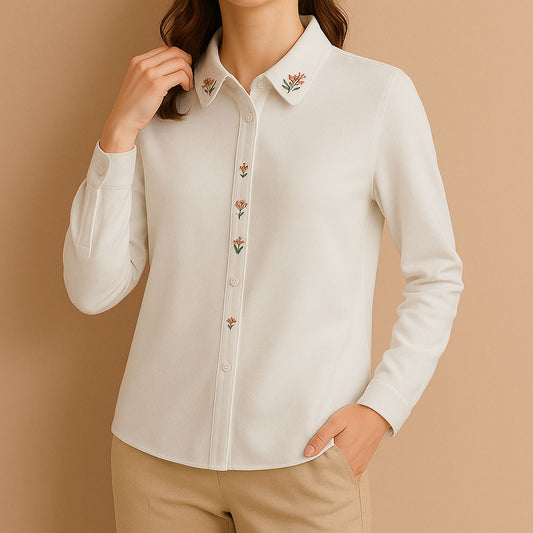 Chemise blanche à broderies florales